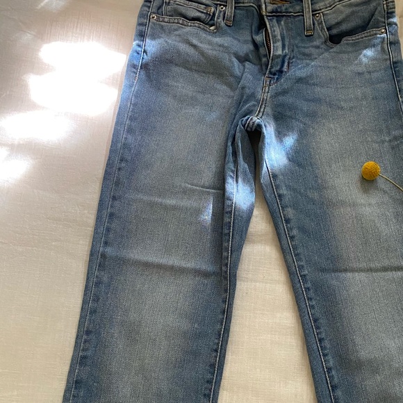 Cropped Levi’s Straight Leg Jeans with a Raw Hem - Picture 4 of 4